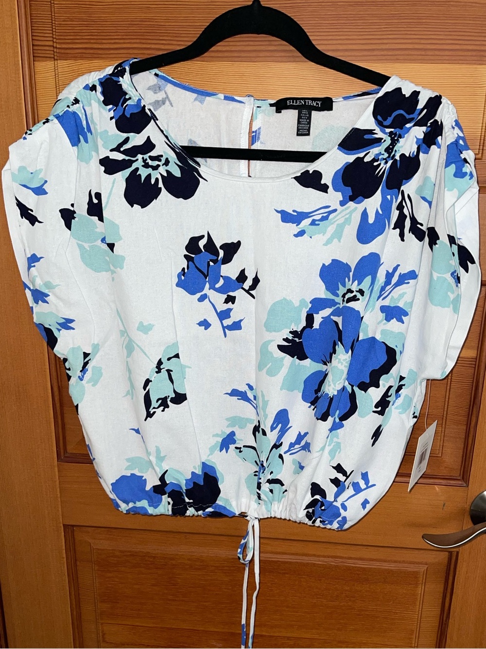 Ellen Tracy White Short Sleeve Top with Floral Print - NWT - Large